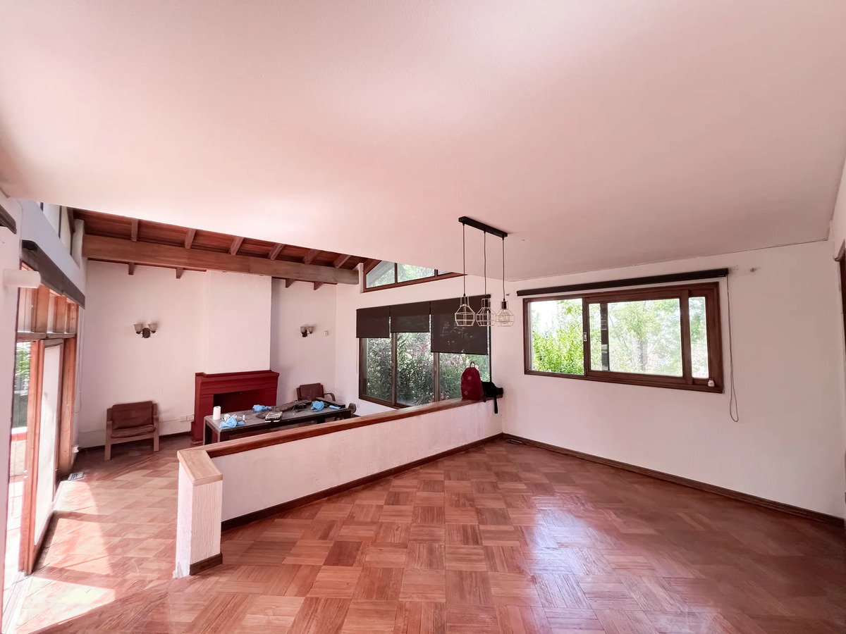 Casa de Campo de 5D y 3B + servicio Santa Maria, Vitacura