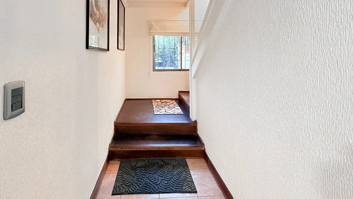 Venta Casa con Caba&ntilde;a Independiente 4D y 4B Piscina. La Reina, Sim&oacute;n Bol&iacute;var