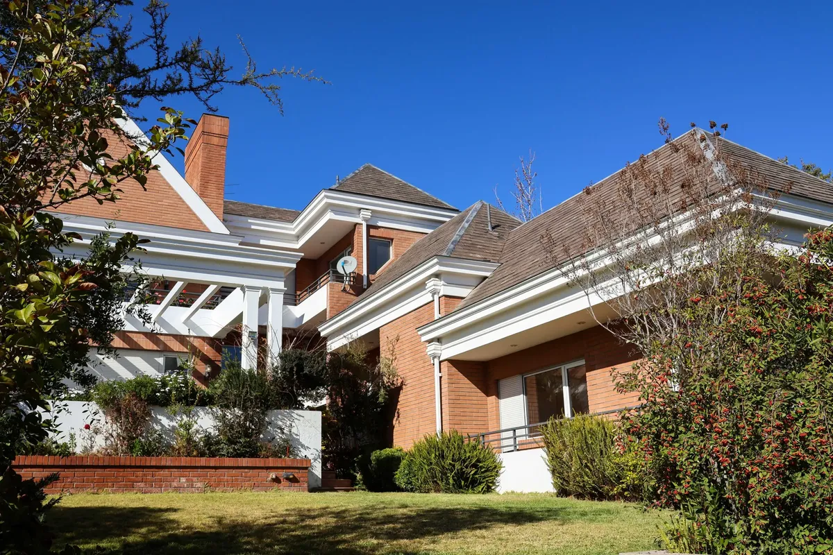 Arriendo Casa 9D 10B 6E 700m2 Quinchamal&iacute; - Las Condes