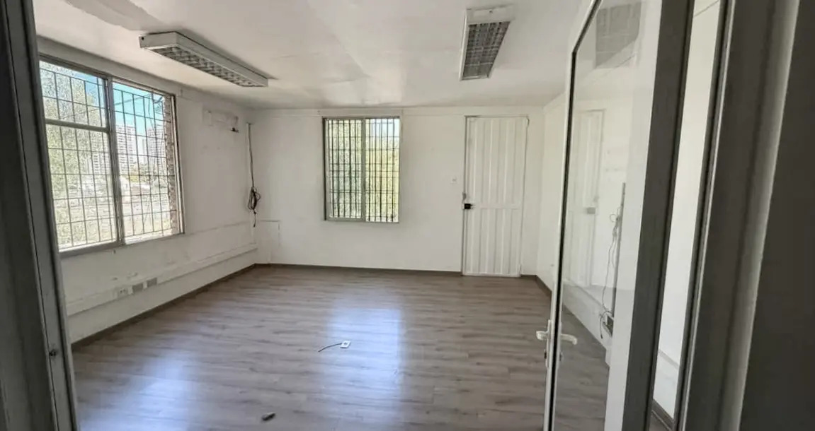 Arriendo Galp&oacute;n Industrial de 2.200m2 Macul - Santiago