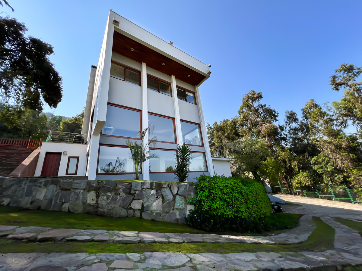 Venta Casa S 5D 4B 1B Lo Curro - Vitacura