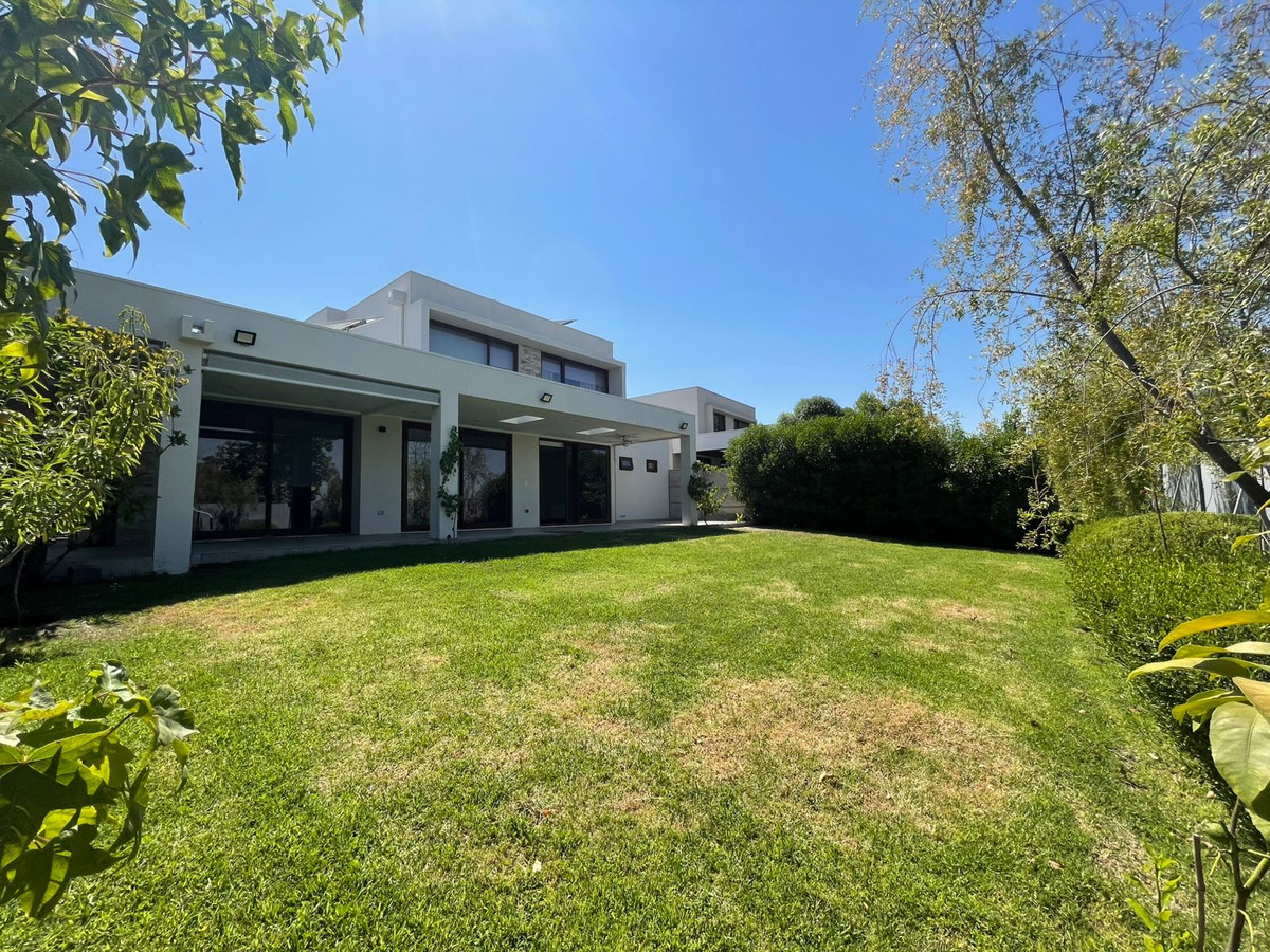 Arriendo Casa 4D 4B 3E 1Bd Chicureo - Colina