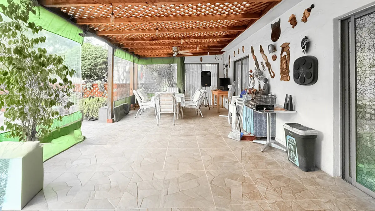 Venta Casa con Caba&ntilde;a Independiente 4D y 4B Piscina. La Reina, Sim&oacute;n Bol&iacute;var