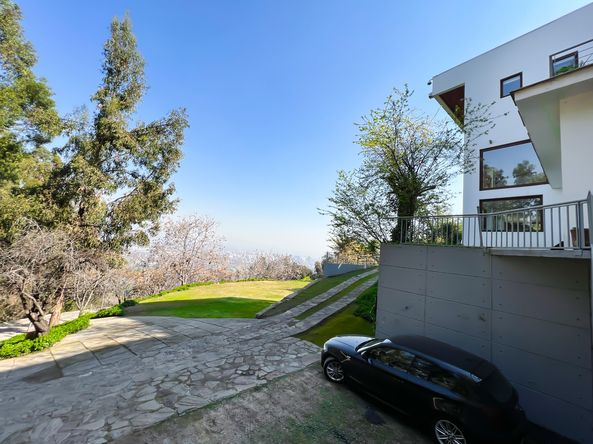 Venta Casa S 5D 4B 1B Lo Curro - Vitacura