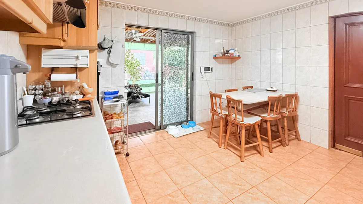 Venta Casa con Caba&ntilde;a Independiente 4D y 4B Piscina. La Reina, Sim&oacute;n Bol&iacute;var