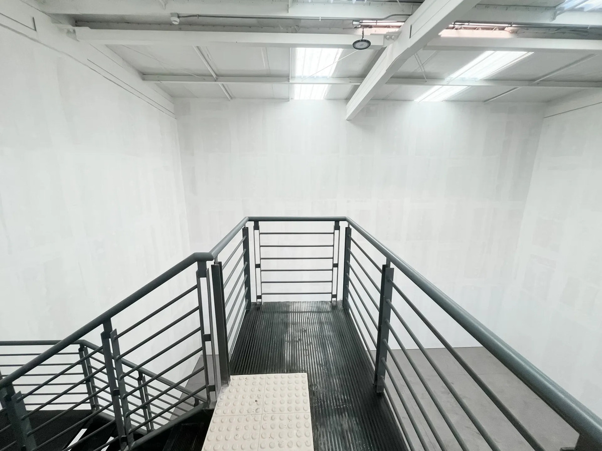 Arriendo Galp&oacute;n Showroom Frente A La Radial