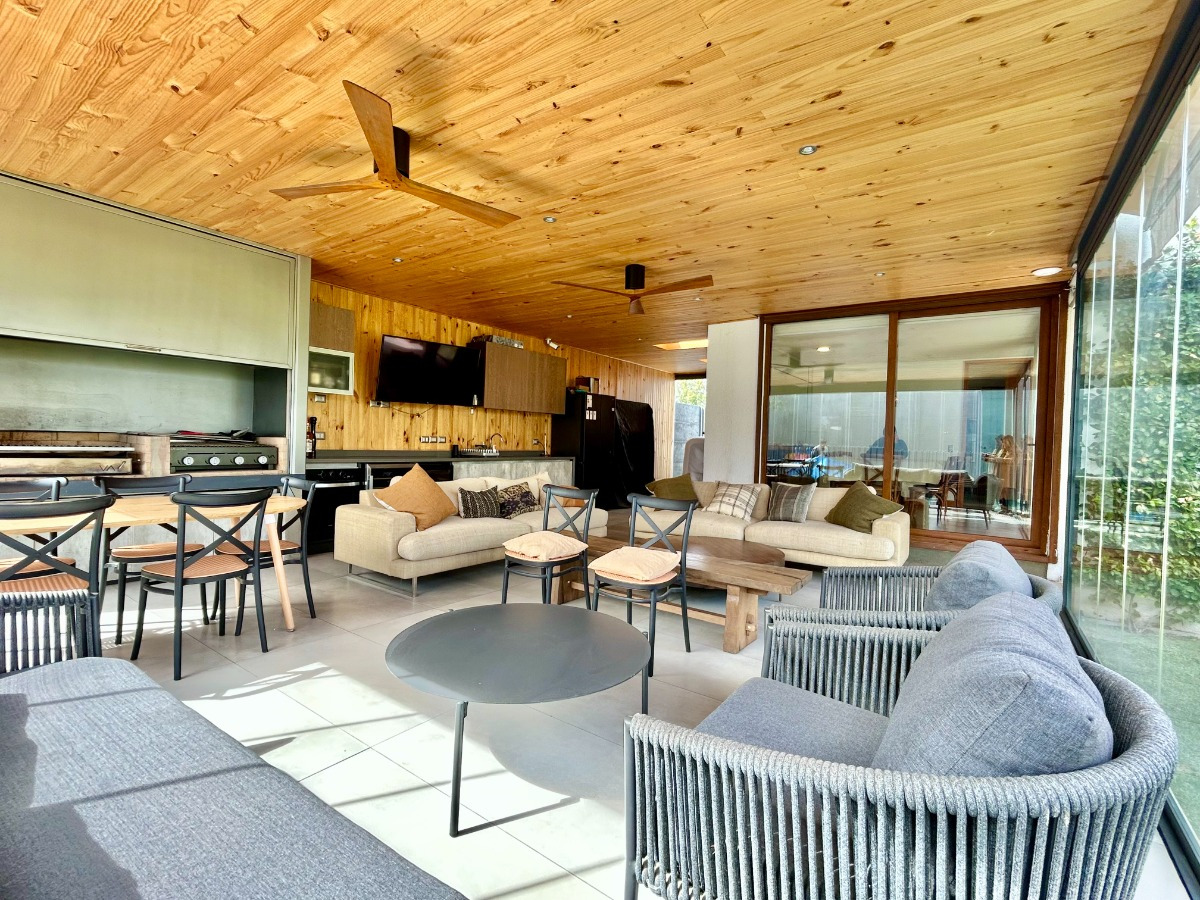  Venta Casa N 5D 4B 3E 2Bd La Dehesa - Lo Barnechea