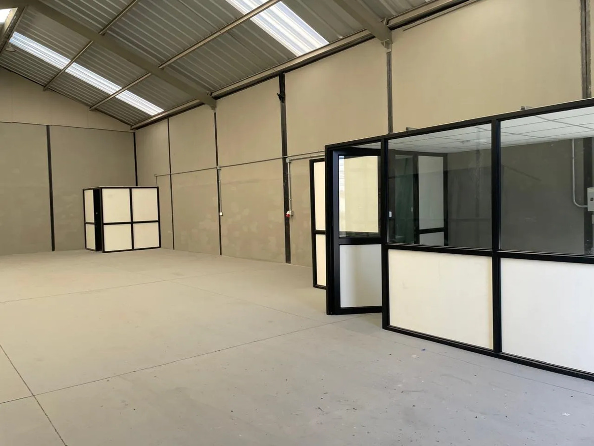 Arriendo Galp&oacute;n 1 Oficina y 2B 200 Mts - Lo Boza