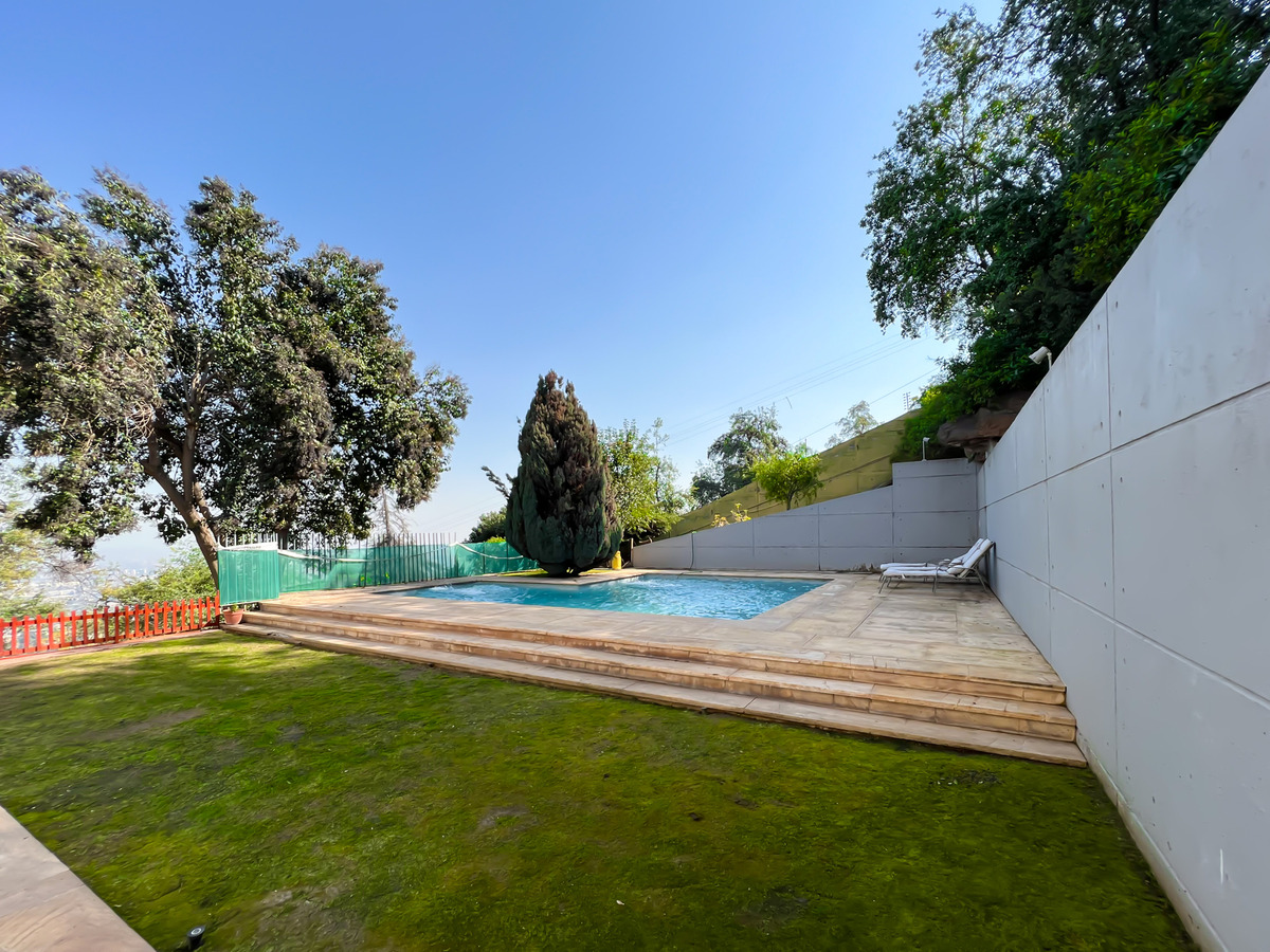 Venta Casa S 5D 4B 1B Lo Curro - Vitacura