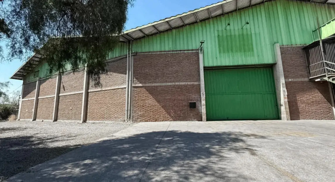 Arriendo Galp&oacute;n Industrial de 2.200m2 Macul - Santiago