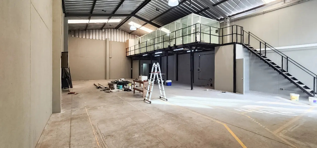 Arriendo Galp&oacute;n 3 Oficinas 2B 200 Mts - Quilicura