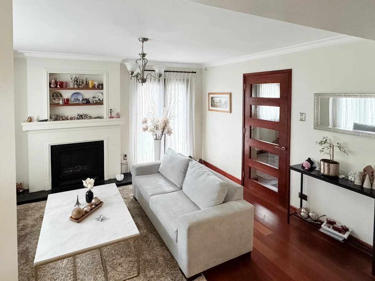 Venta Casa remodelada de 4D y 4B, &Ntilde;u&ntilde;oa 