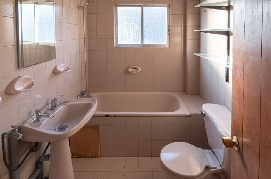 Casa en venta para REMODELAR en Los Dominicos, Las Condes