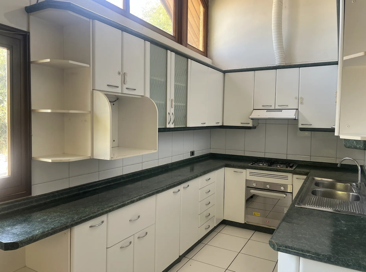 Arriendo Casa 5D 3B + serv. Santa Maria, Vitacura