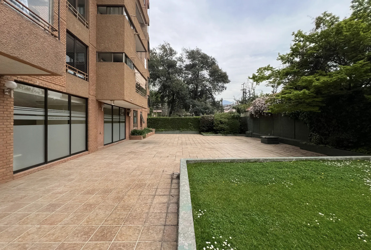 Venta 1er. Piso Patio Departamento 4D 3B - Lo Barnechea