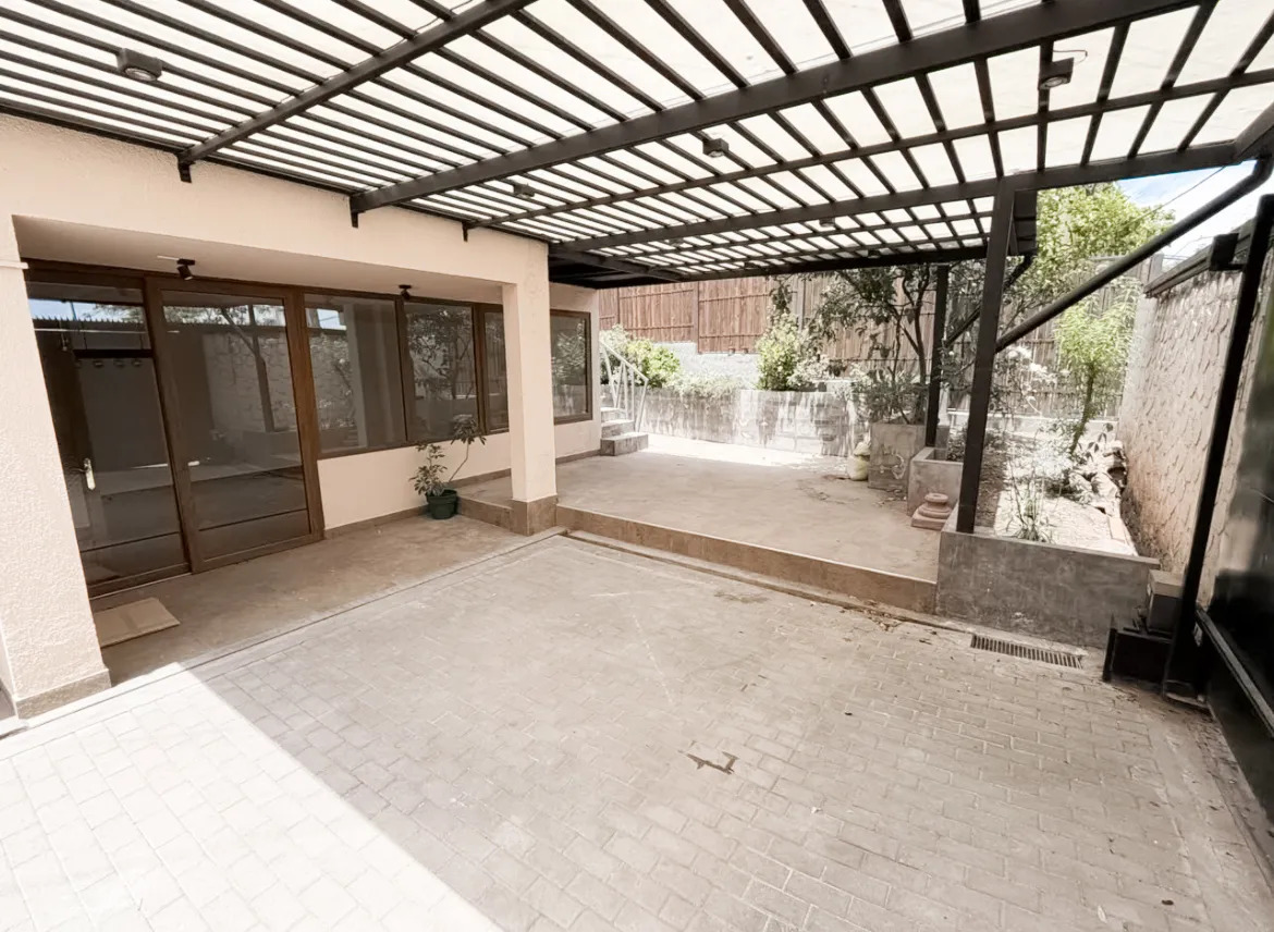 Venta Casa 3D y 2B + servicio Los Dominicos - Las Condes