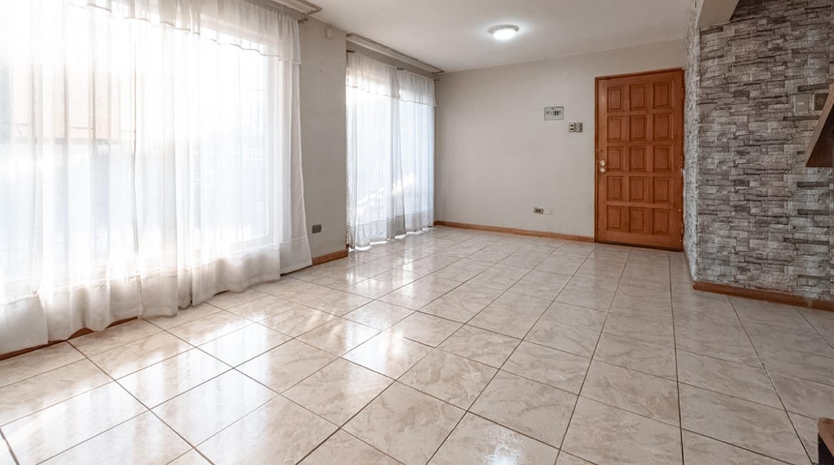 Casa en venta para REMODELAR en Los Dominicos, Las Condes