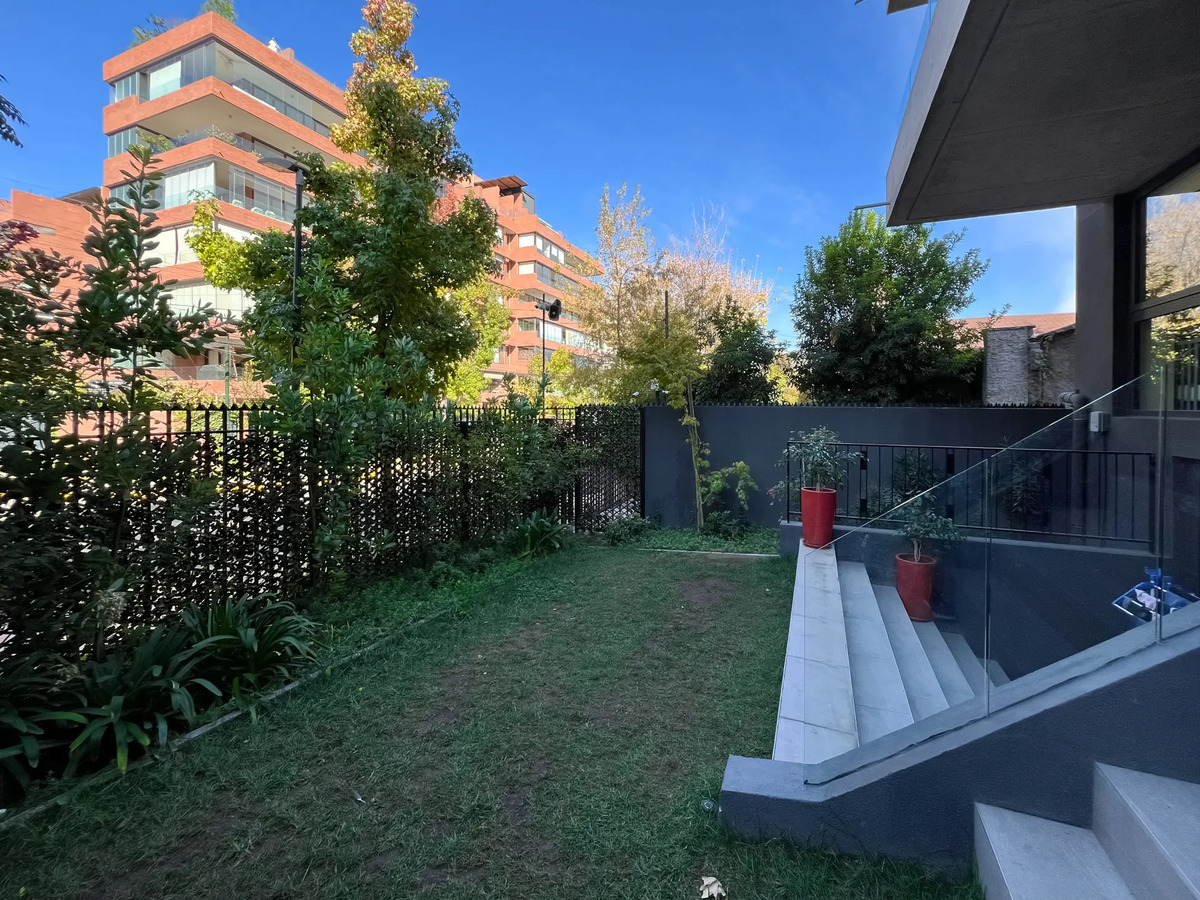 Venta Departamento Sur con jard&iacute;n 3D y 3B  Estadio Croata - Vitacura