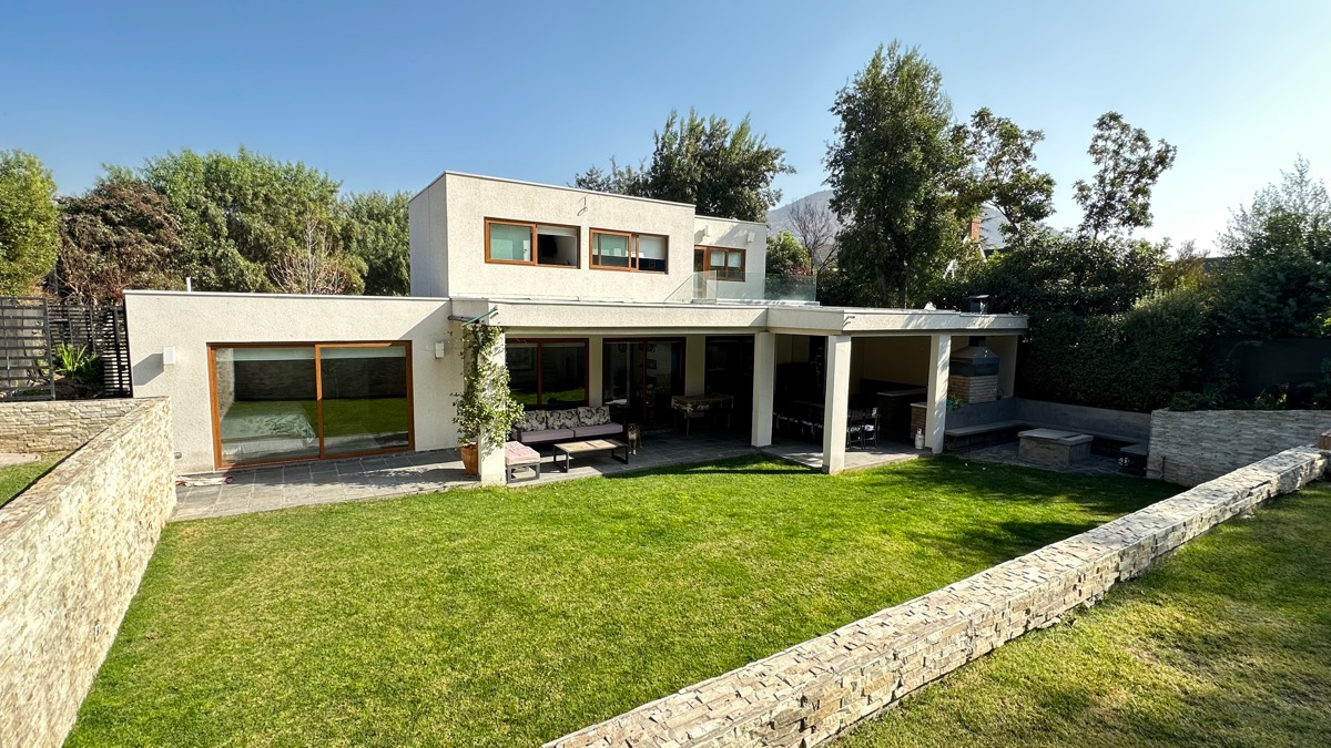 Venta Casa O 5D en suite Walk-in cl&oacute;set 4B 2E 1B Chicureo - Colina