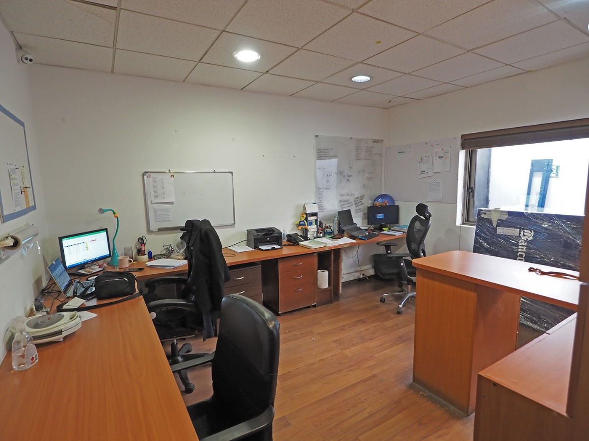 Arriendo Oficina P 2B 6E 3B Los Dominicos - Las Condes