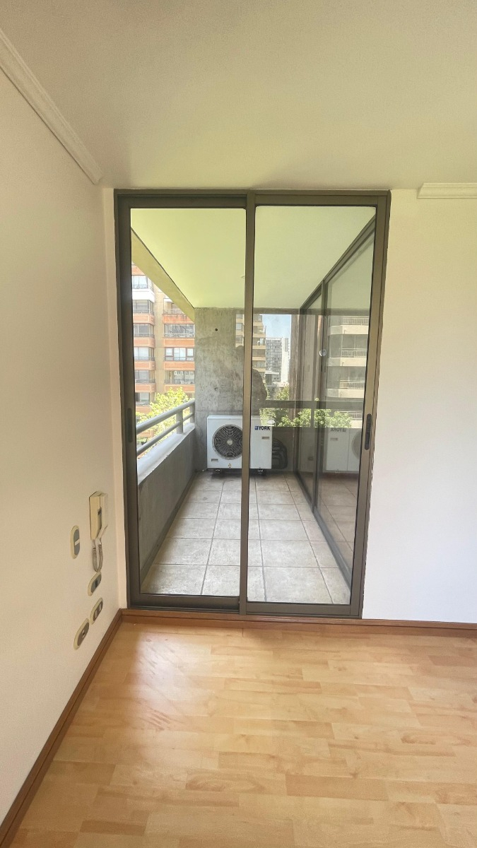 Arriendo Departamento SO 2D 1B 1E 1B Metro Escuela Militar - Las Condes
