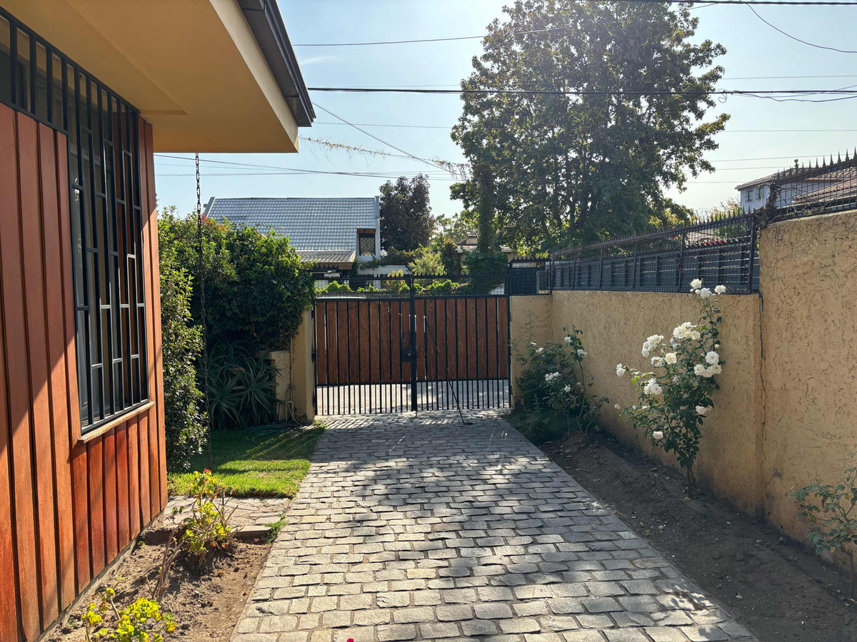 Venta Casa 5D 4B 2E Los Dominicos - Las Condes