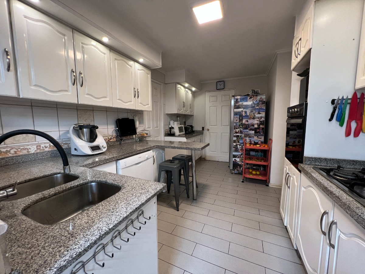 Venta Casa NP 6D en suite Walk-in cl&oacute;set 4B 2E 2B San Carlos de Apoquindo - Las Condes