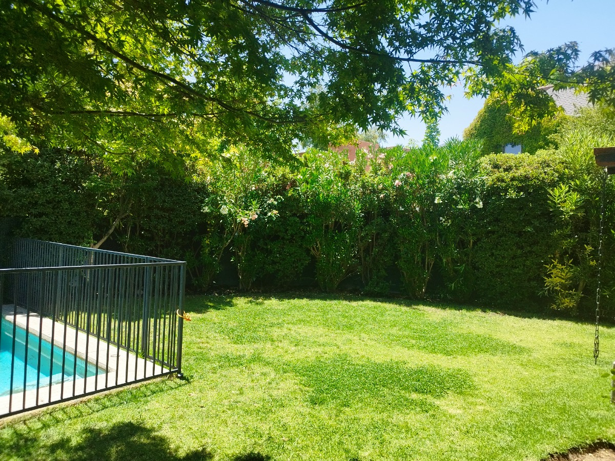 Arriendo Casa NO 4D 4B 3E 1B San Carlos de Apoquindo - Las Condes