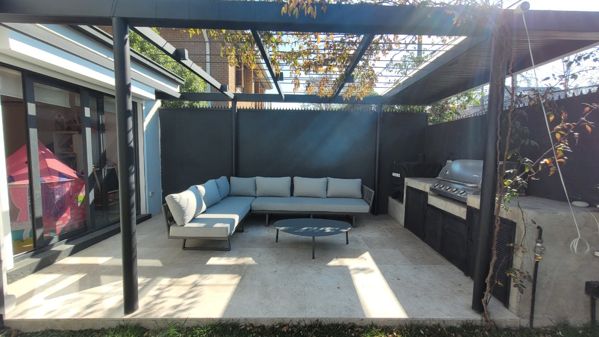 Arriendo Casa NP 4D 4B 2E 2B Borde R&iacute;o - Casa Piedra - Vitacura