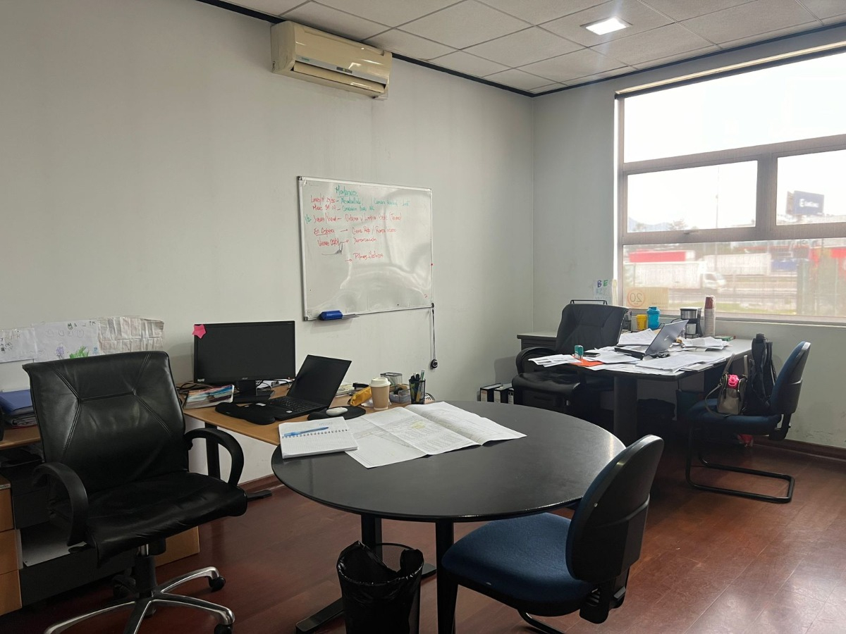 Oficina En Enea, Primera Línea Vista Completa, Aeropuerto