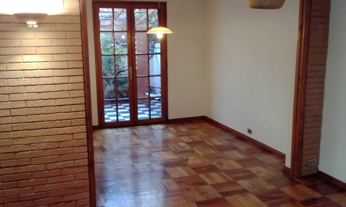 Venta Casa NO 4D Walk-in cl&oacute;set 2B 1E 1B Barrio El Golf - Las Condes