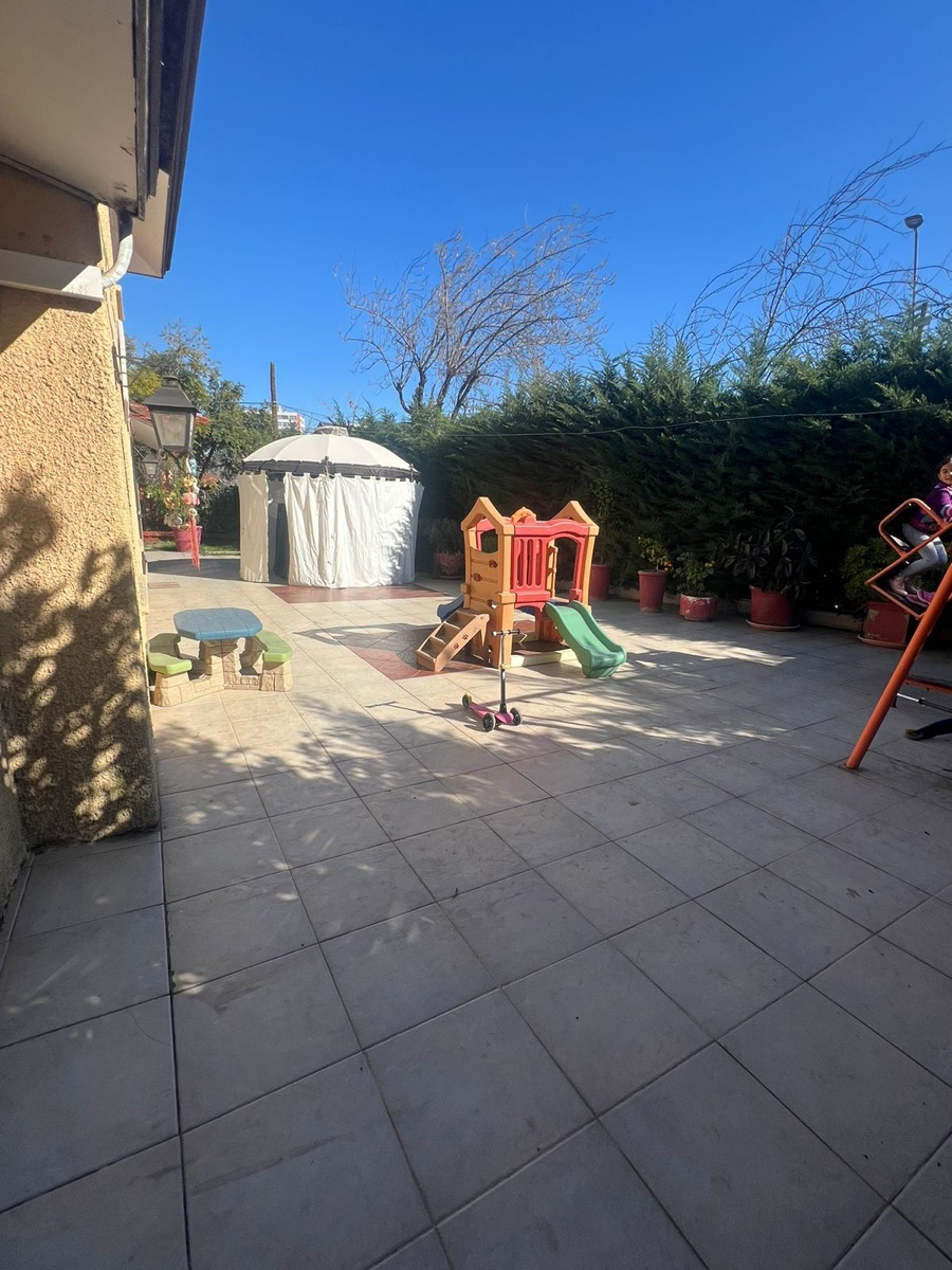 Arriendo Casa 5D en suite 3B 2E 1B Los Dominicos - Las Condes