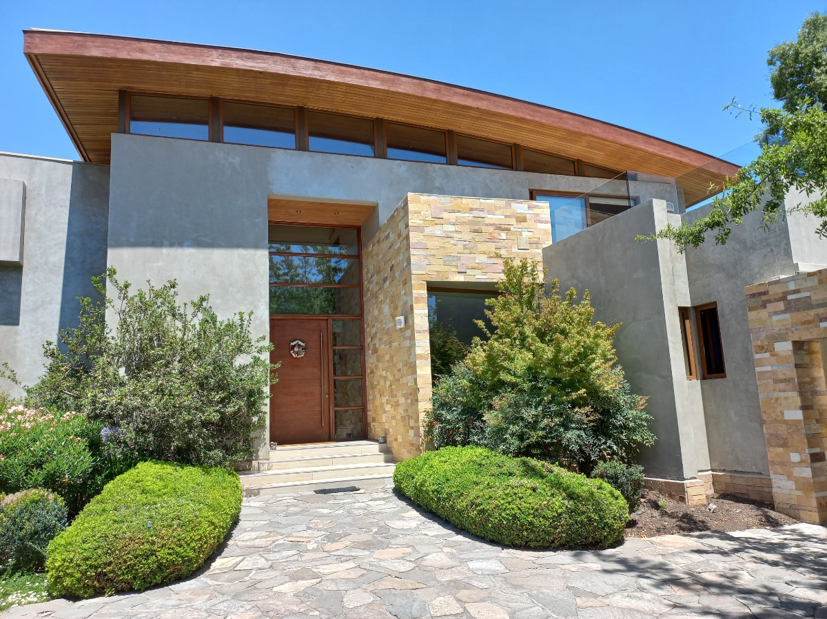 Venta Casa NP 5D en suite Walk-in cl&oacute;set 4B 6E 2B Chicureo - Colina