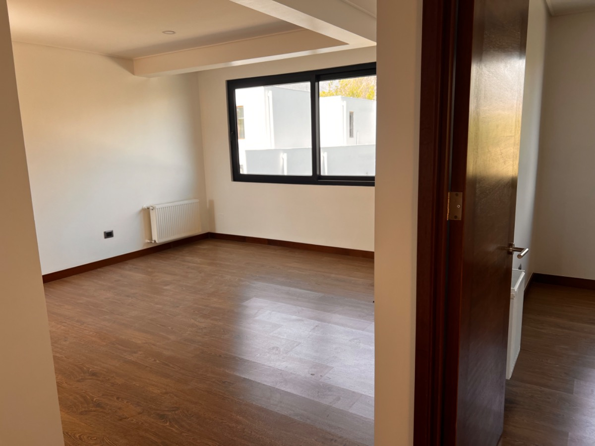 Arriendo Casa NO 4D en suite Walk-in cl&oacute;set 4B 3E La Dehesa - Lo Barnechea