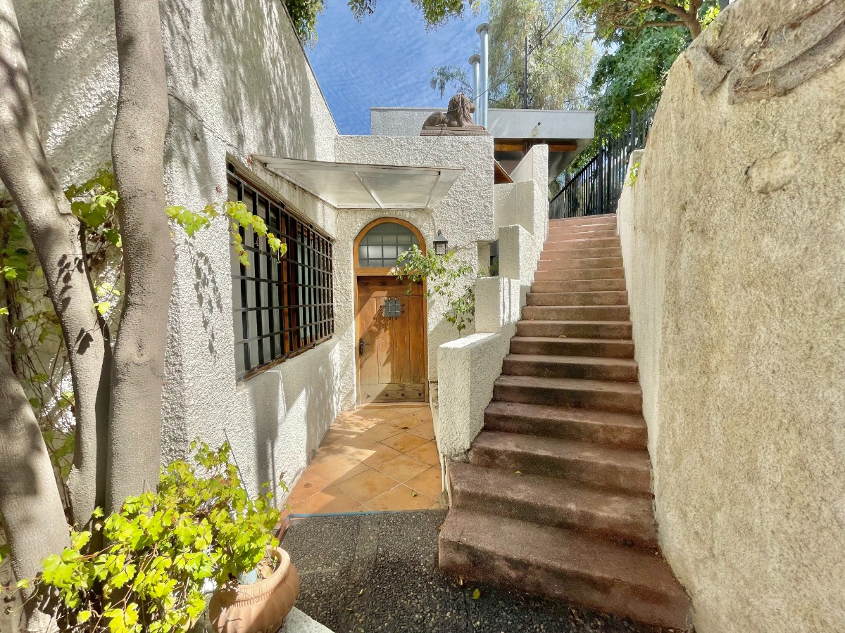 Venta Casa S 5D en suite Walk-in cl&oacute;set 5B 3E 1B Barrio El Golf - Las Condes