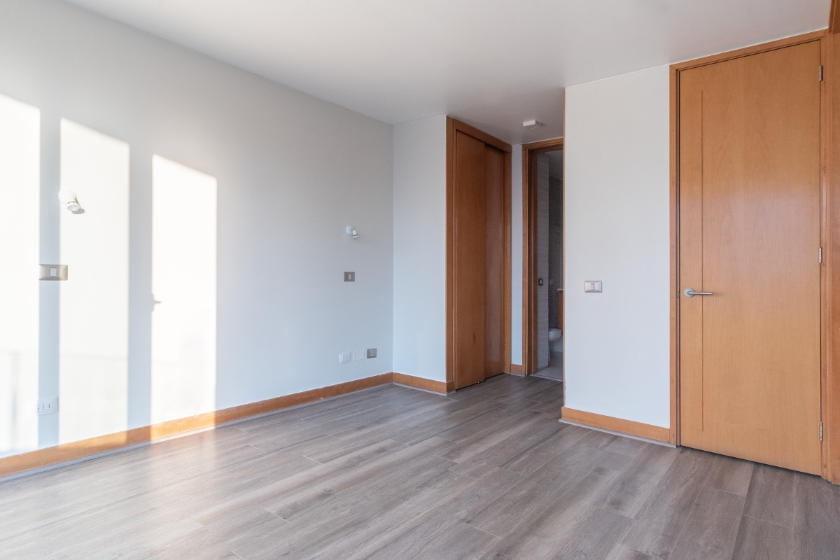 Arriendo Departamento NO 1D en suite Walk-in cl&oacute;set 1B 1E Barrio El Golf - Las Condes