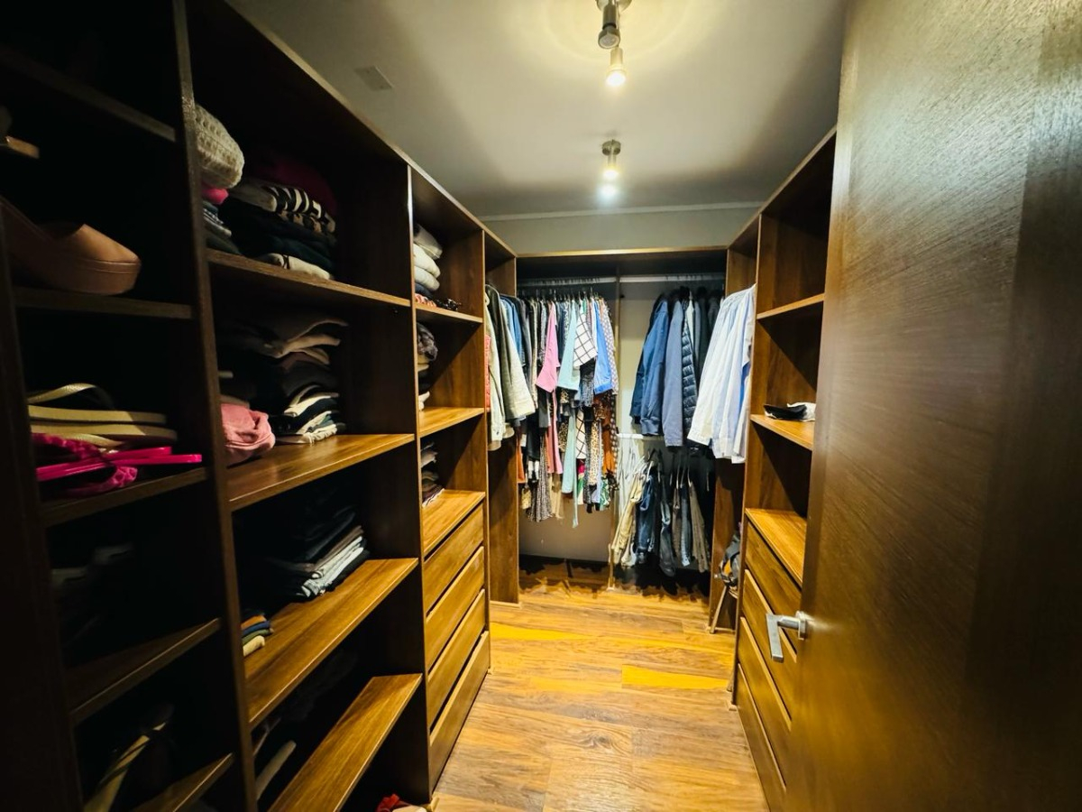 Venta Casa NO 3D 3B 2E 1B La Dehesa - Lo Barnechea