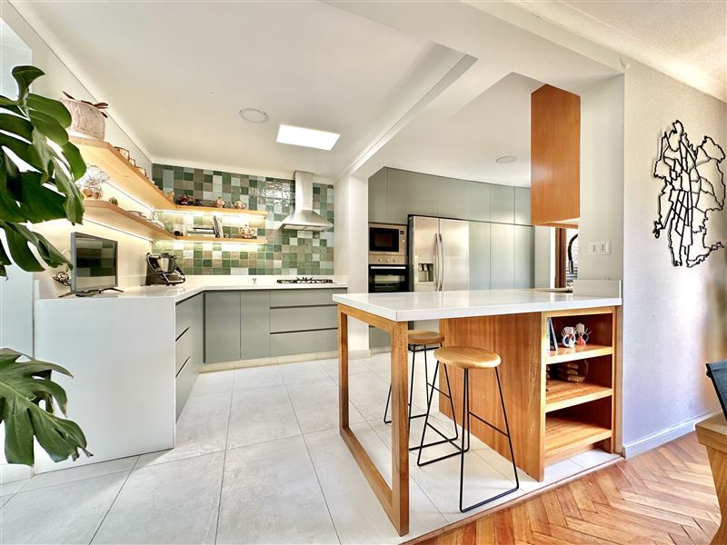 Venta Casa Nor-Oriente 3D 3B 1E 1B Metro Escuela Militar - Las Condes