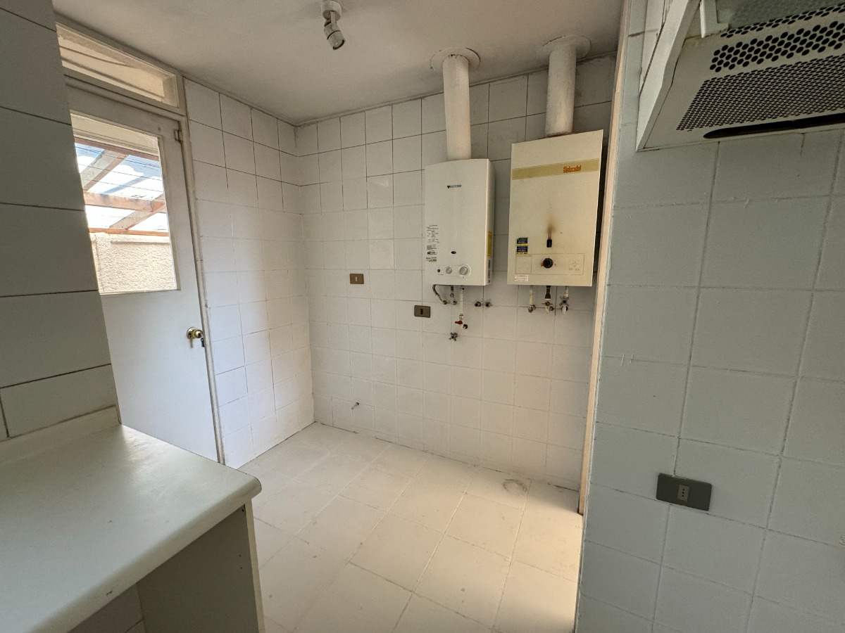 Arriendo Casa NO 4D en suite Walk-in cl&oacute;set 3B 2E San Carlos de Apoquindo - Las Condes