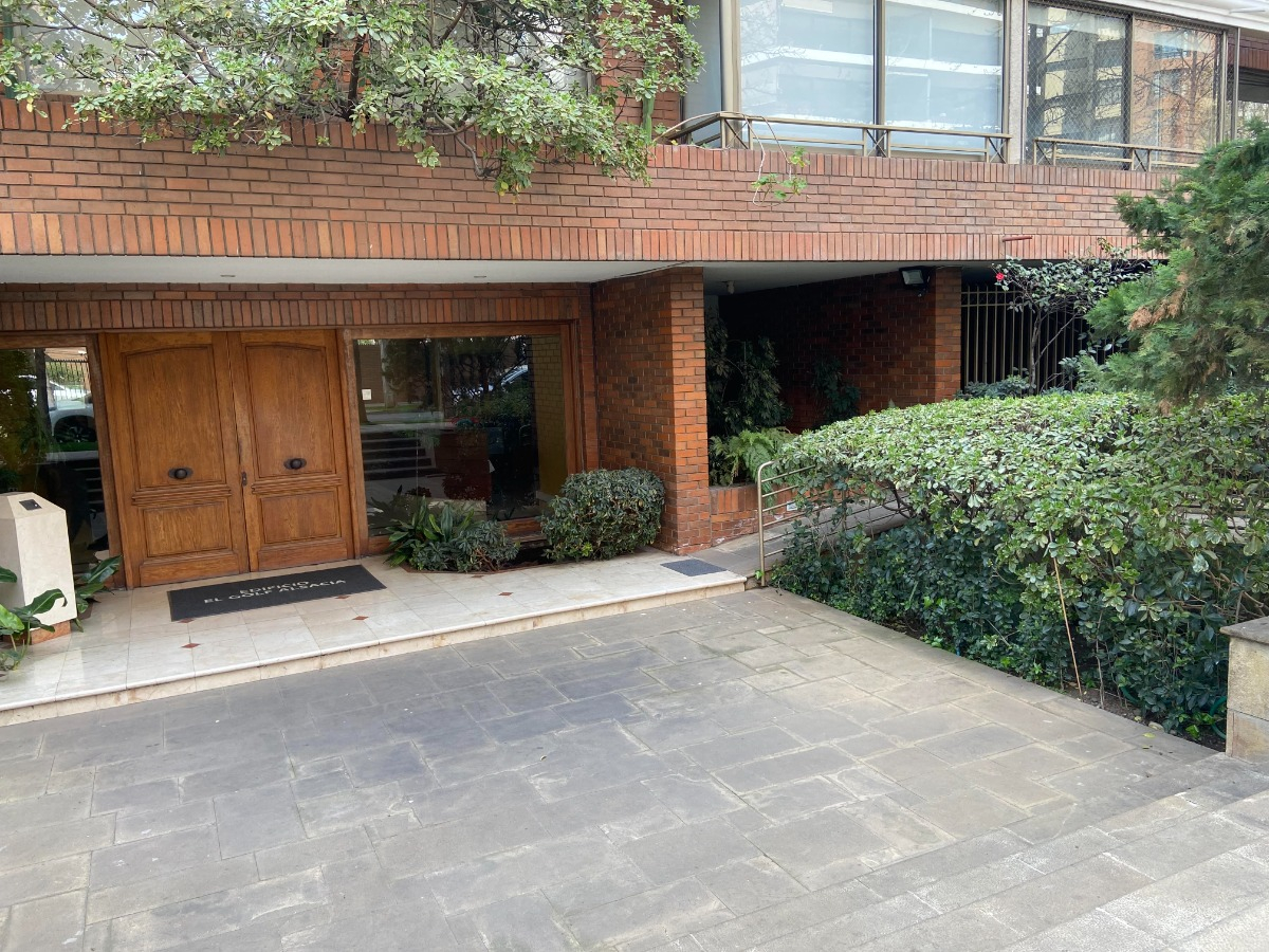 Venta Departamento SO 4D Walk-in cl&oacute;set 4B 2E 1B Barrio El Golf - Las Condes