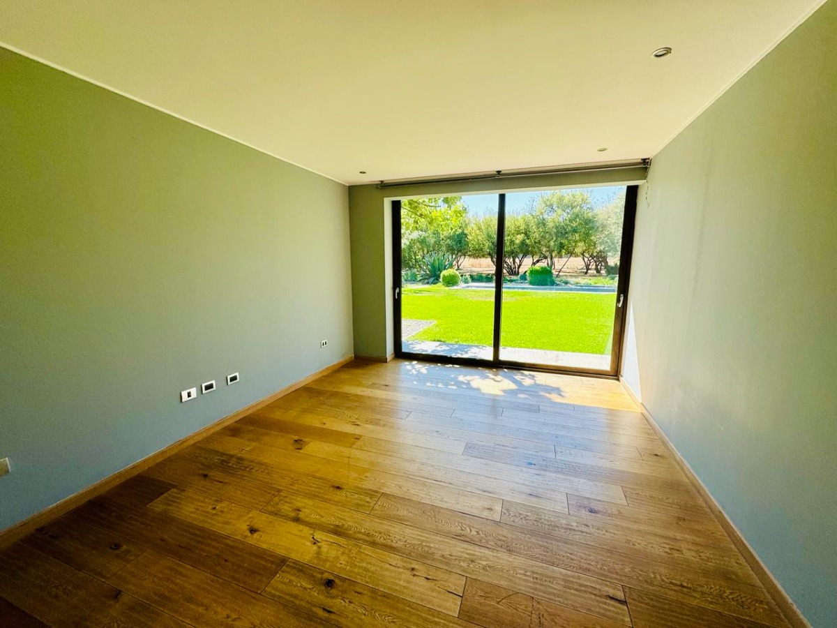 Venta Casa NO 5D en suite Walk-in cl&oacute;set 5B 6E 1B Chicureo - Colina