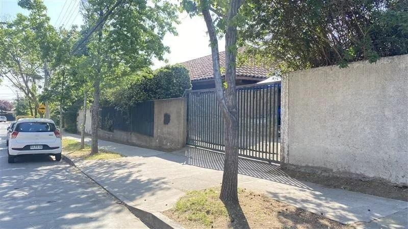 Venta Casa para REMODELAR 4D 3B 4E 1B Los Dominicos - Las Condes