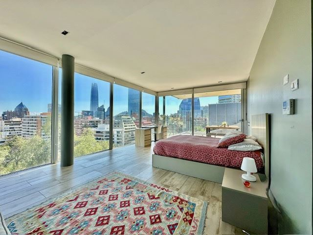 Venta Casa Oriente 4D 4B 3E Barrio El Golf - Las Condes