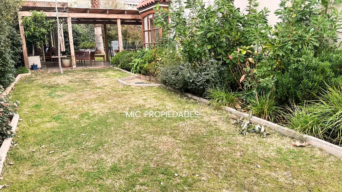Venta Casa 5D en suite 4B 2E 2B San Carlos de Apoquindo - Las Condes