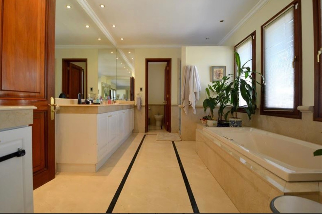 Venta Casa NO 7D en suite Walk-in cl&oacute;set 5B 20E 1B Quinchamal&iacute; - Las Condes