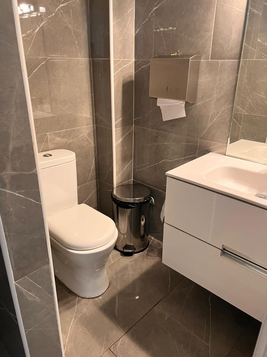 Arriendo Oficina 2B 3E 1B Barrio El Golf - Las Condes