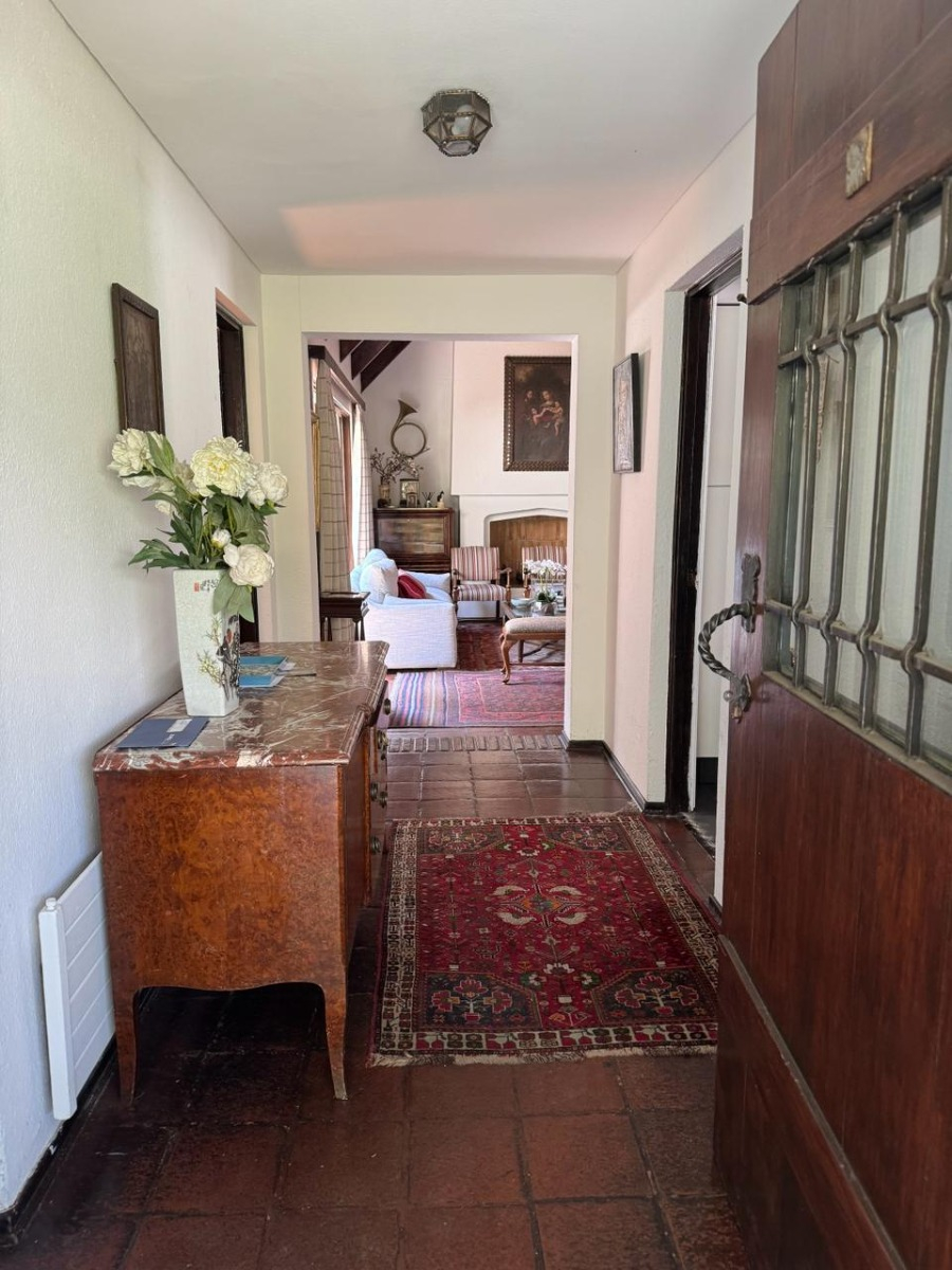 Venta Casa NO 4D Walk-in cl&oacute;set 3B 3E 1B Borde R&iacute;o - Casa Piedra - Vitacura