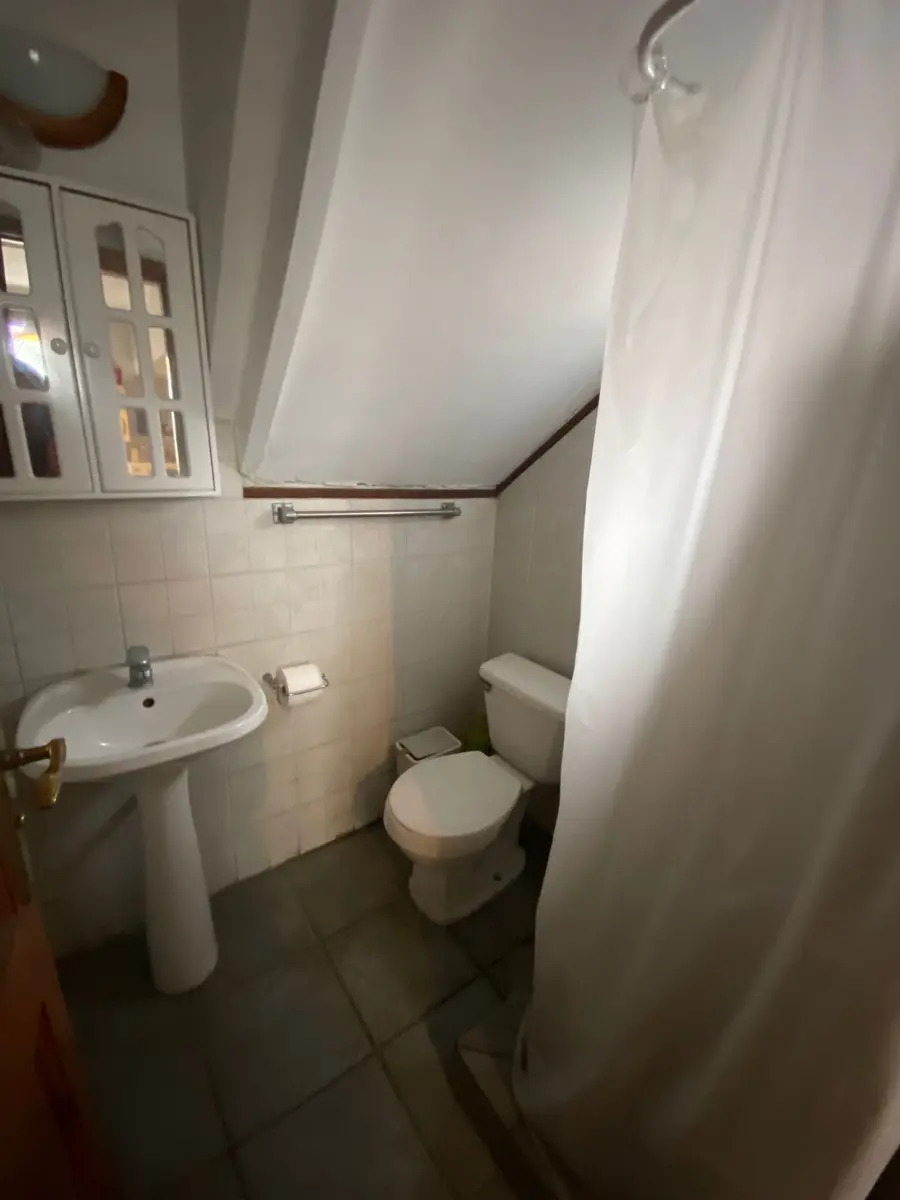 Venta Casa NO 4D Walk-in cl&oacute;set 2B 1E 1B Barrio El Golf - Las Condes