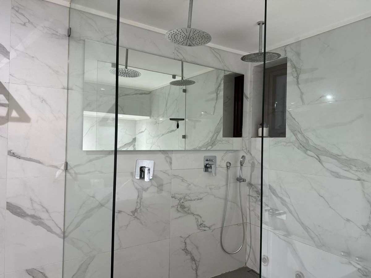 Arriendo Casa 6D en suite Walk-in cl&oacute;set 4B 4E 1B Metro Manquehue - Apumanque - Las Condes