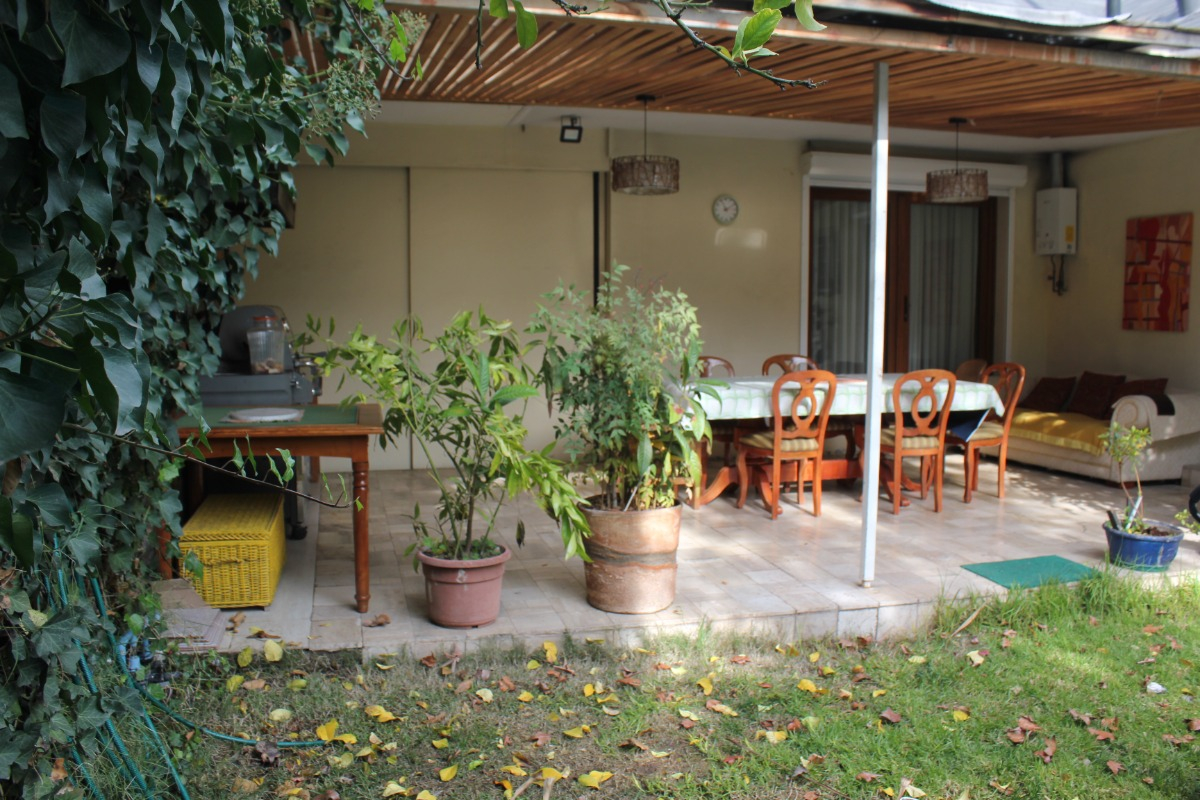 Venta Casa 7D en suite 4B 3E 1B Borde R&iacute;o - Casa Piedra - Vitacura